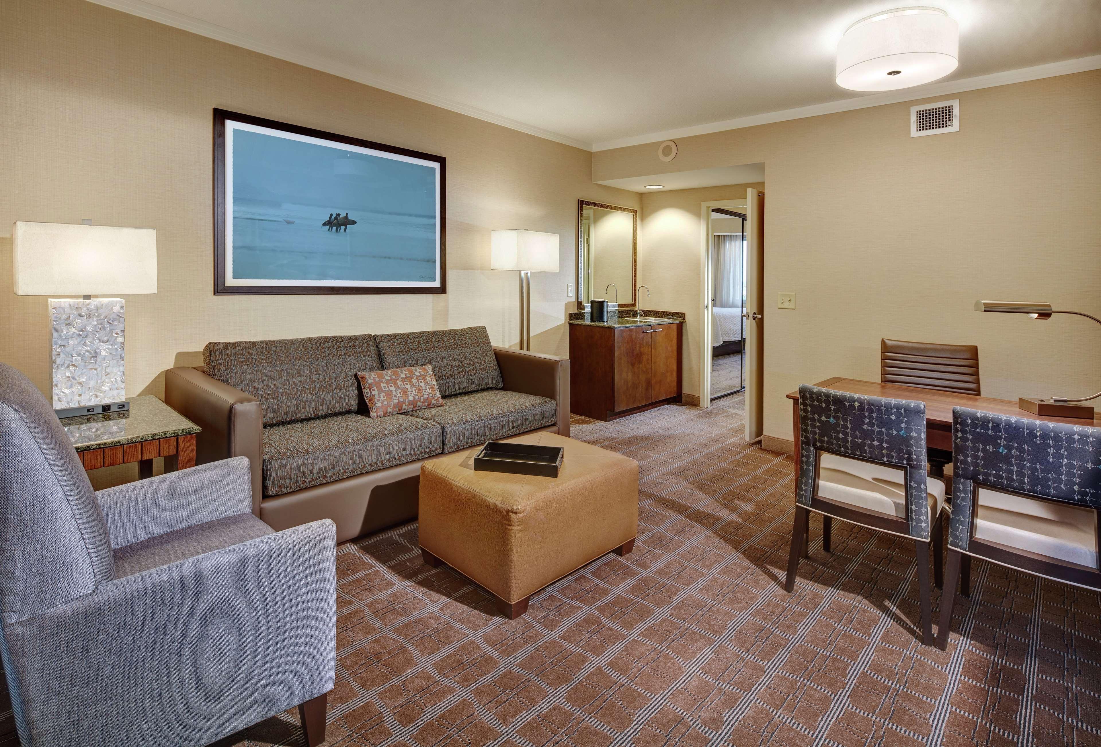 Embassy Suites By Hilton San Diego La Jolla Екстериор снимка
